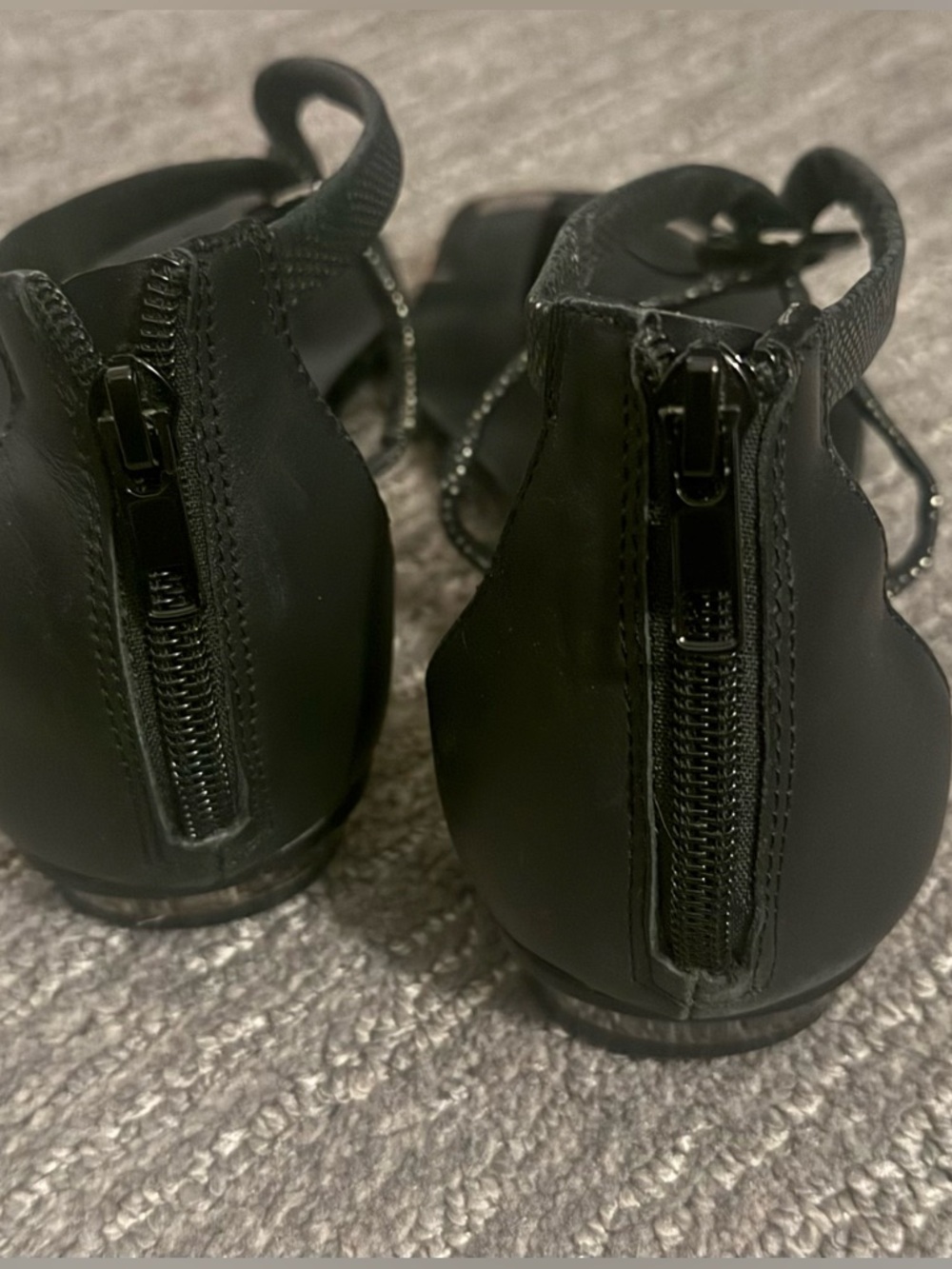 Arturo Chiang Black T-Strap Sandals with Metallic Accents sz 8.5 - Picture 4 of 7